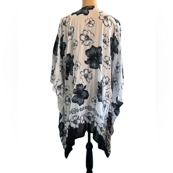 NWOT V-Neck Hibiscus Floral Kaftan from Indonesia One Size Medium - 3X Read Info - Picture 4 of 9